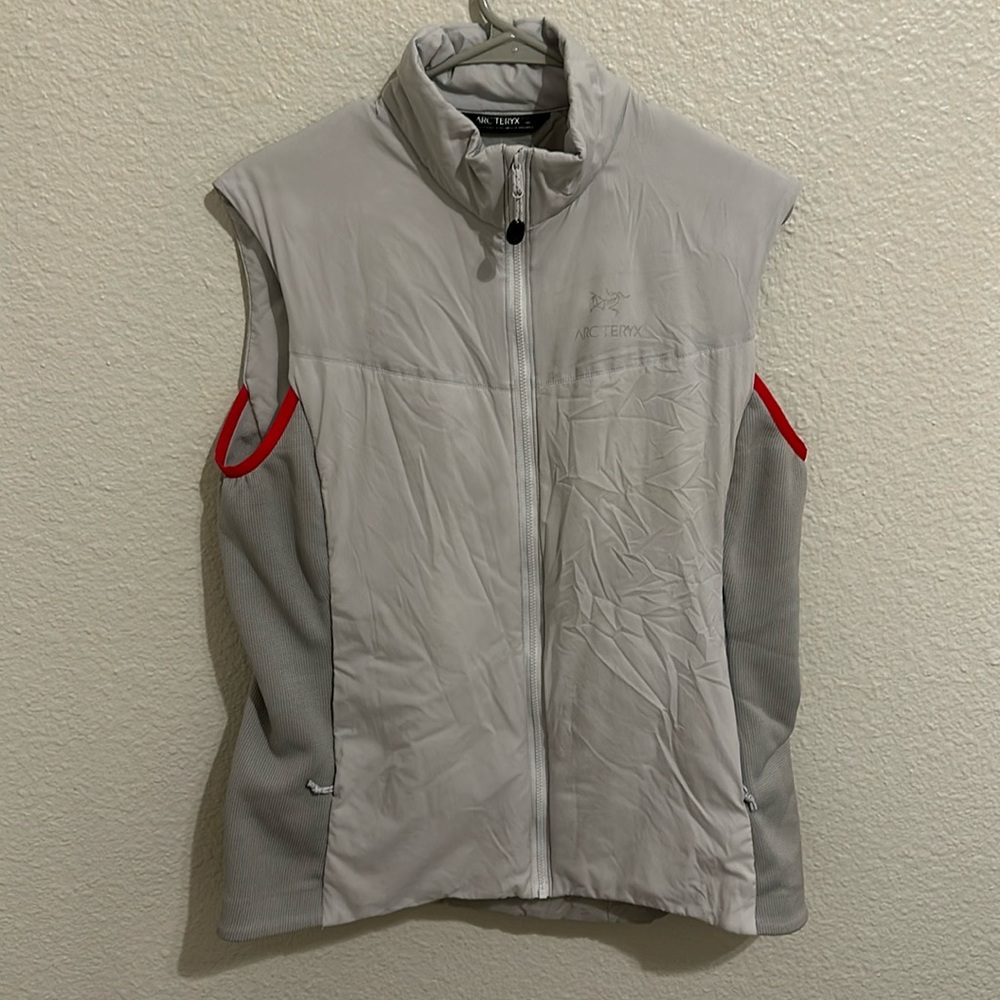 Women’s Large Arc’Teryx vest.